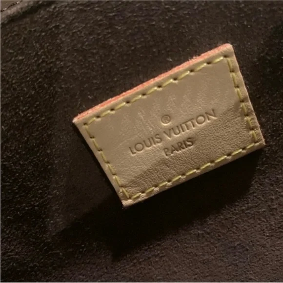 Louis Vuitton Monogram Pochette Metis - Picture 8 of 16